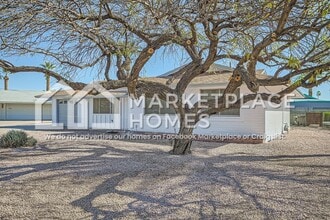 12021 N Riviera Ct in Sun City, AZ - Building Photo - Building Photo