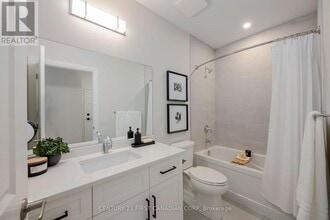 4286 King St E in Kitchener, ON - Building Photo - Building Photo