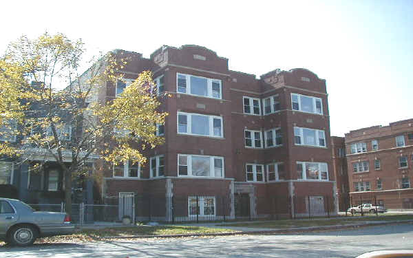 Ativie Tower Apartments in Chicago, IL - Building Photo