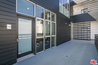 825 Kings Rd in West Hollywood, CA - Building Photo - Building Photo