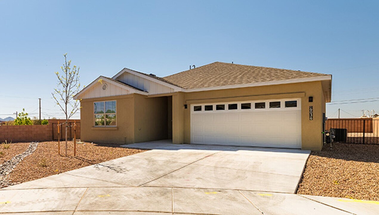 6045 Geo Pk Wy in Santa Fe, NM - Building Photo