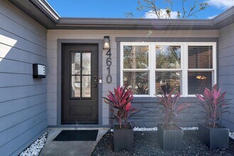 4610 Ella Blvd in Houston, TX - Building Photo - Building Photo