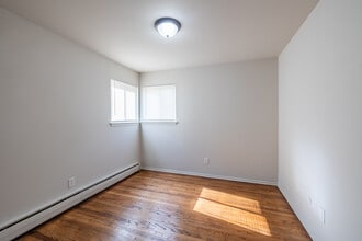 Harrison Street Apartments in Lincoln Park, MI - Foto de edificio - Interior Photo