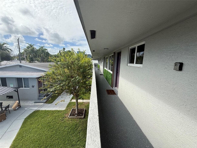 720 NE 7th St in Hallandale Beach, FL - Building Photo - Building Photo