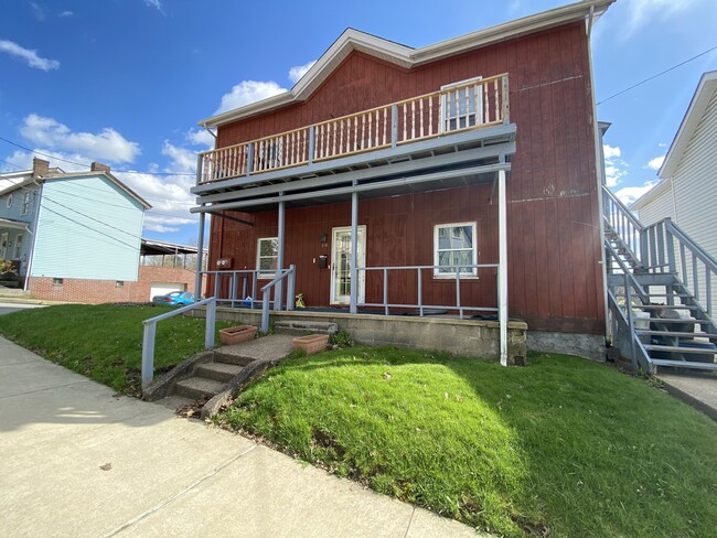 540 Pennsylvania Ave, Unit 1 in Irwin, PA - Building Photo - Building Photo