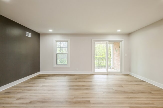 563 Shorely Dr in Barrington, IL - Building Photo - Building Photo
