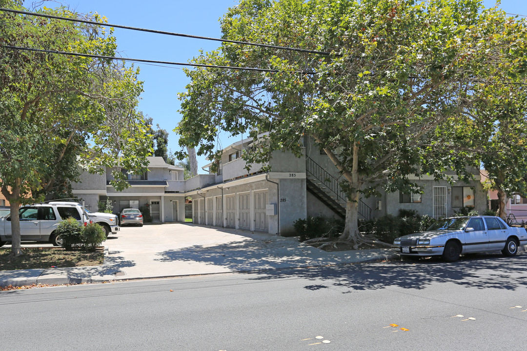 285 E Madison Ave in El Cajon, CA - Building Photo