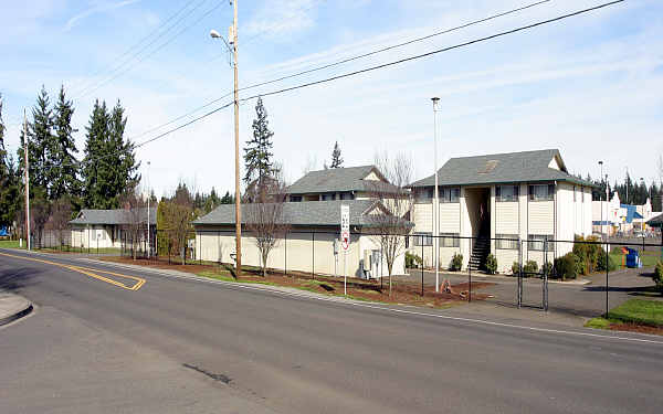 The Pines Apartments in Vancouver, WA - Building Photo - Building Photo