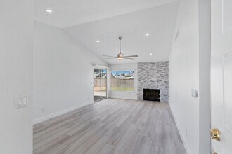 7908 Westcliff Dr in Las Vegas, NV - Foto de edificio - Building Photo