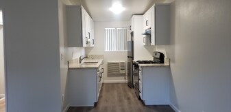 7424 Radford Ave, Unit 209 in Los Angeles, CA - Building Photo