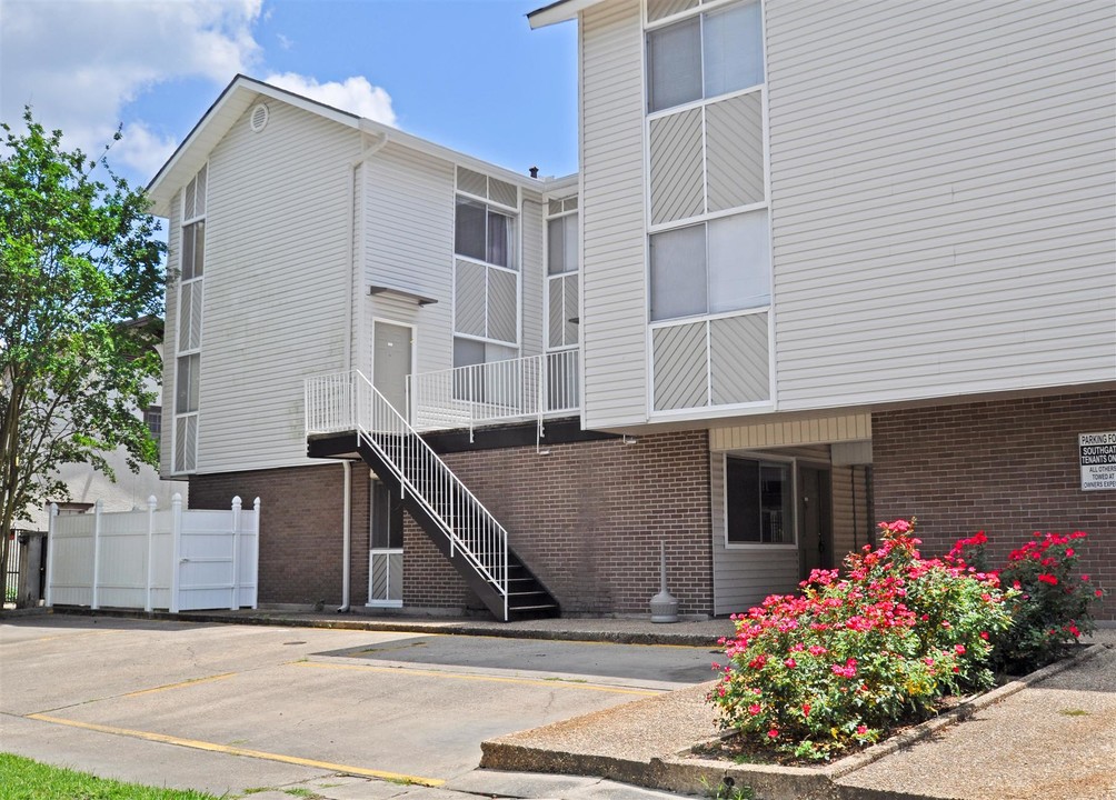 Southgate Condos & Southgate 2 Apartments in Baton Rouge, LA - Foto de edificio