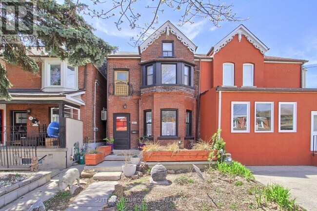 128-128 1/2 Lansdowne Ave