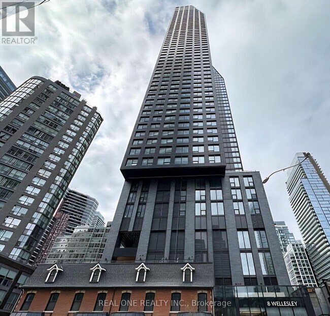 property at 8-5218 Wellesley St W