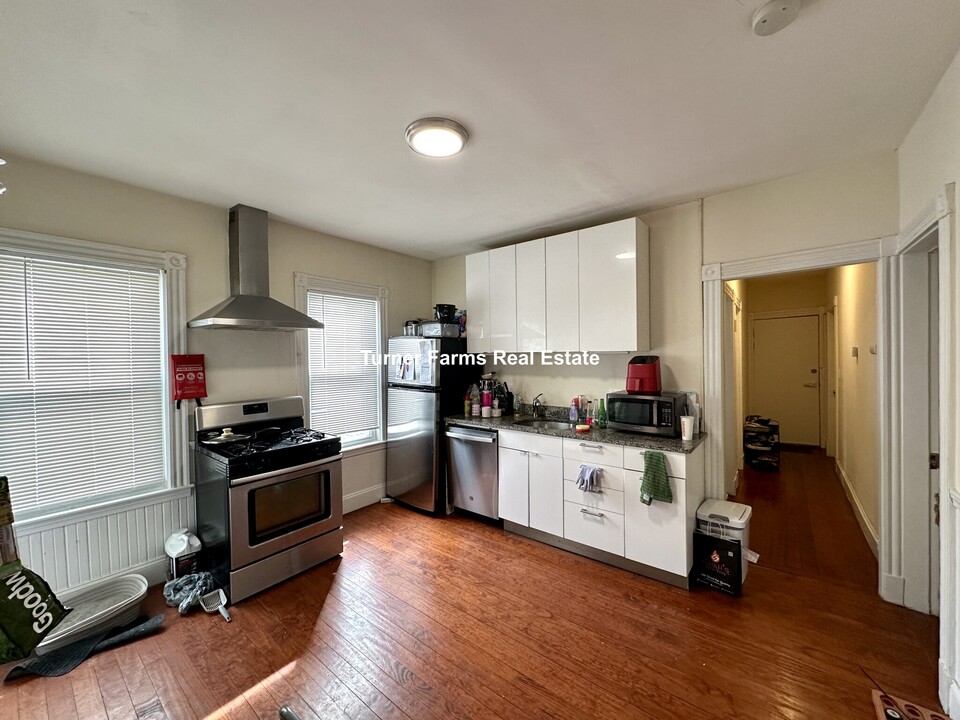 19 Eastman St, Unit 2 in Boston, MA - Foto de edificio