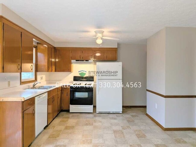 1752 Bunyan Cir NW in Massillon, OH - Building Photo - Building Photo