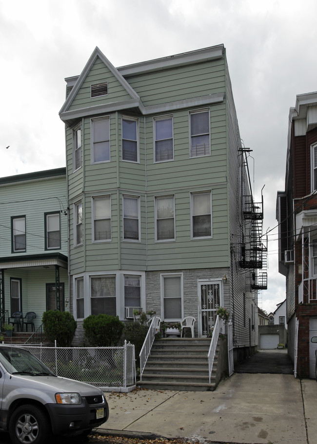 41 Stevens Ave in Jersey City, NJ - Building Photo - Building Photo