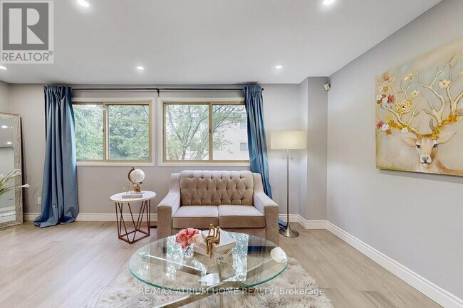 10 Townsend Rd in Toronto, ON - Building Photo - Building Photo