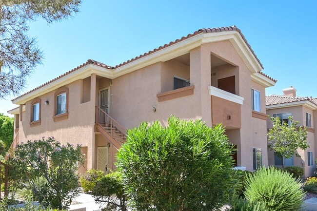1050 E Cactus Ave in Las Vegas, NV - Building Photo - Building Photo