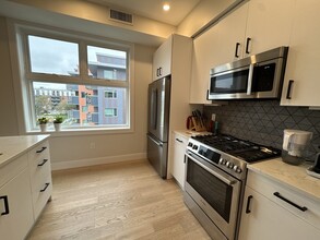 71 Border St in Boston, MA - Building Photo - Building Photo