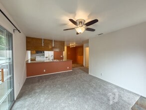2055 Amanda Way in Chico, CA - Building Photo - Building Photo