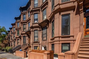 221 Berkeley Pl in Brooklyn, NY - Building Photo