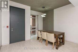 220 George St in Toronto, ON - Building Photo - Building Photo