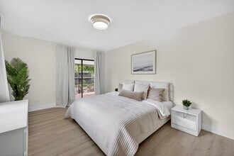 261 Deer Creek Blvd, Unit Modern villa 1205 in Deerfield Beach, FL - Building Photo - Building Photo