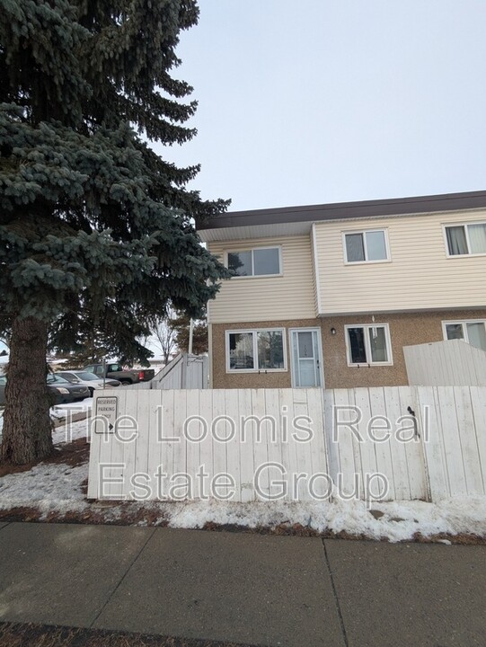 16428-16109 109 St NW in Edmonton, AB - Building Photo