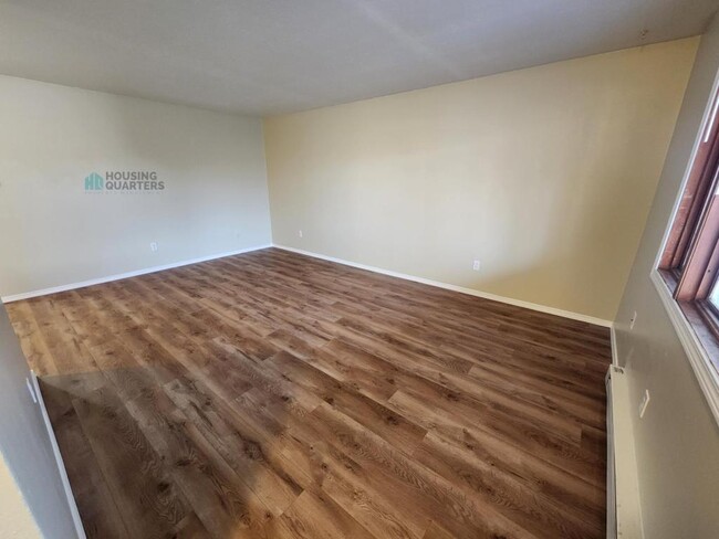 property at 2014 W Broadway Ave