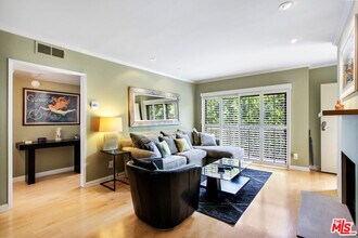 10671 Wilkins Ave in Los Angeles, CA - Foto de edificio - Building Photo