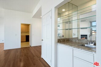 11636 Montana Ave in Los Angeles, CA - Building Photo - Building Photo