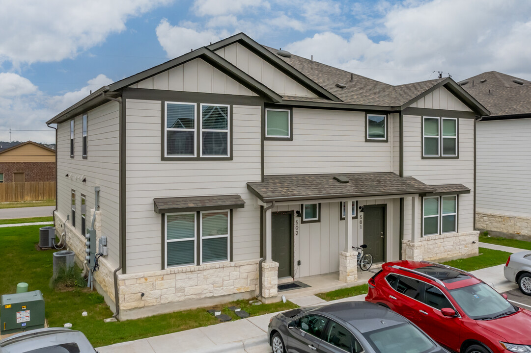 Blakes Bend Townhomes in Leander, TX - Building Photo