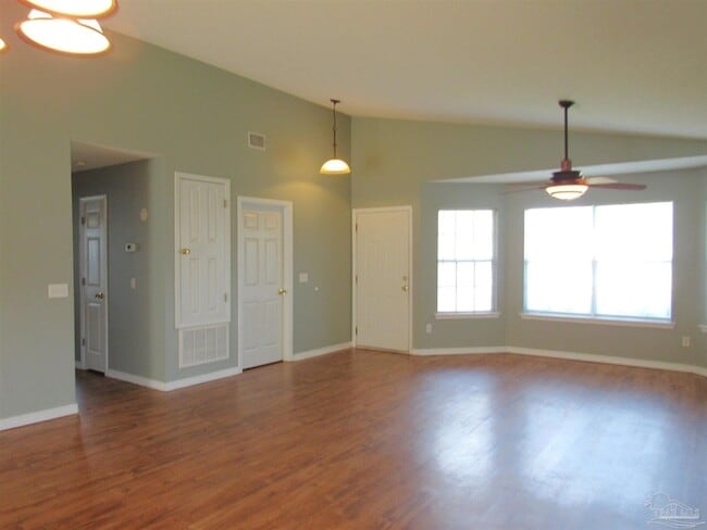 386 Mizzen Ln in Pensacola, FL - Foto de edificio - Building Photo