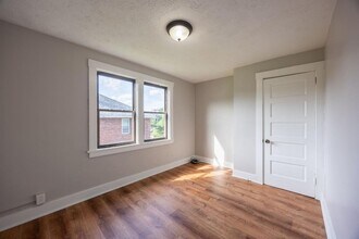1037 N 6th St, Unit 1023 in Clairton, PA - Building Photo - Building Photo
