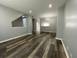 1105 N Claremont Dr in Palatine, IL - Building Photo - Building Photo