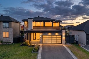 212 Rue des Geais bleus in St-Eustache, QC - Building Photo