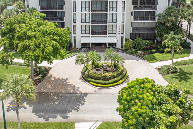 Bridgewood Mid-Rise in Boca Raton, FL - Foto de edificio - Building Photo