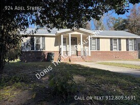 924 Adel St in Savannah, GA - Building Photo