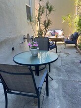 The Larchmoyne in Los Angeles, CA - Foto de edificio - Building Photo