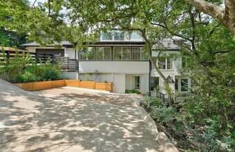 8804 Mountain Ridge Dr in Austin, TX - Building Photo - Building Photo