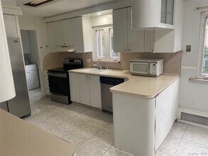 723 Hungry Harbor Rd in Valley Stream, NY - Building Photo - Building Photo