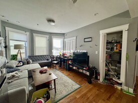 146 Hillside St, Unit 1 Apartamentos