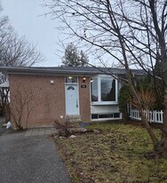 333 Rosedale Dr in Whitby, ON - Building Photo