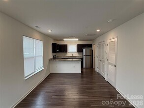 2021 Oakdale Rd in Charlotte, NC - Building Photo - Building Photo