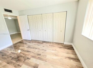 7130 NW 179th St in Hialeah, FL - Building Photo - Building Photo