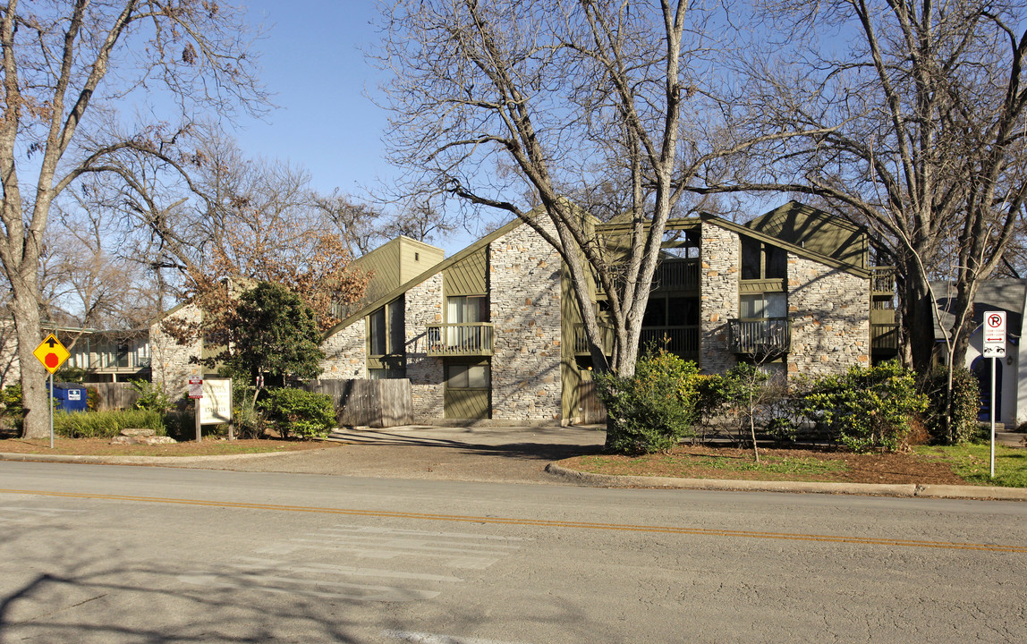 Skansen Apartments in Austin, TX - Building Photo