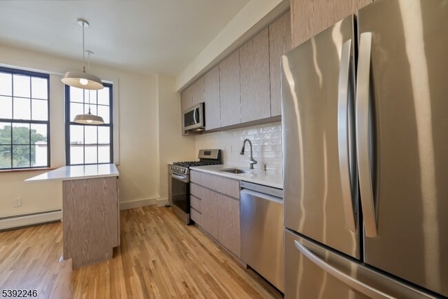 37 N Dean St in Englewood, NJ - Building Photo - Building Photo