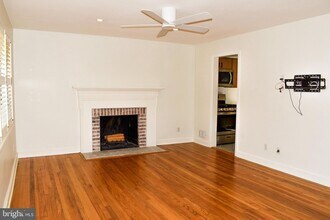 304 Moncure Dr, Unit 143 in Alexandria, VA - Building Photo - Building Photo
