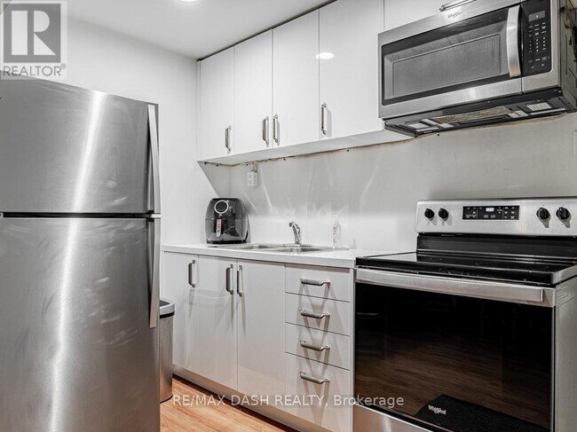 property at 661 Huron St