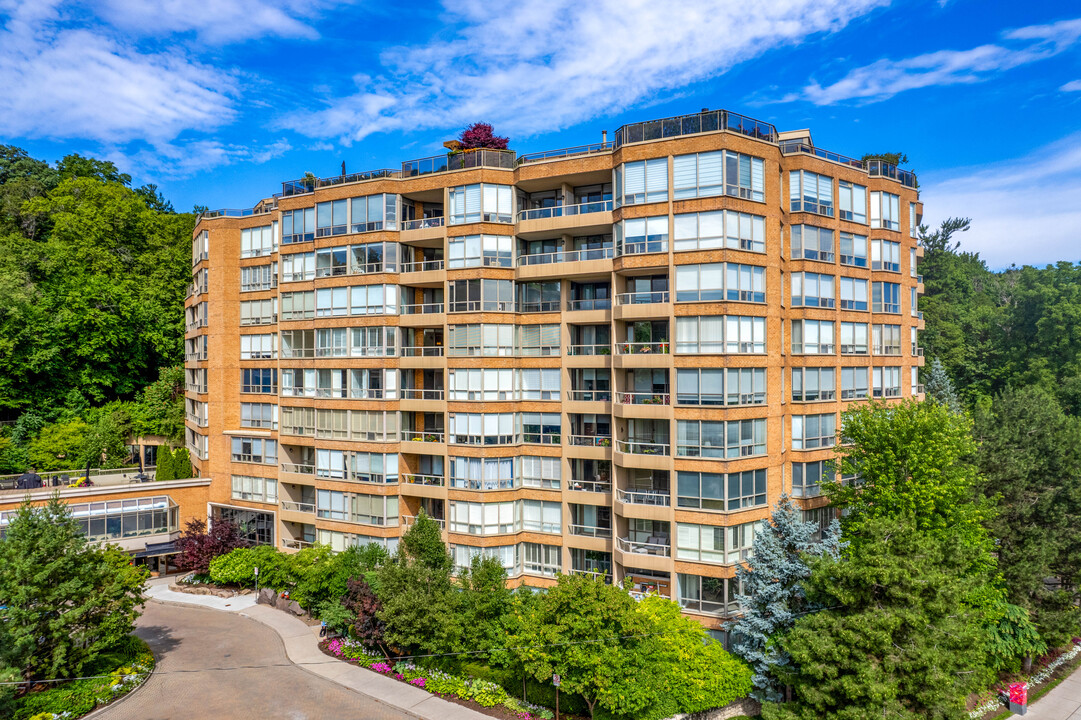 Governor's Hill II in Toronto, ON - Building Photo